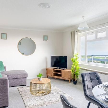 Breath Taking Sea View 2 Bedroom Sleeps 6- Parking Bournemouth Dış mekan fotoğraf